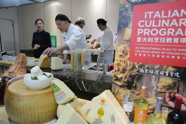 促进中意美食文化交流，“意大利烹饪教育项目” 在南京旅游职业学院开展