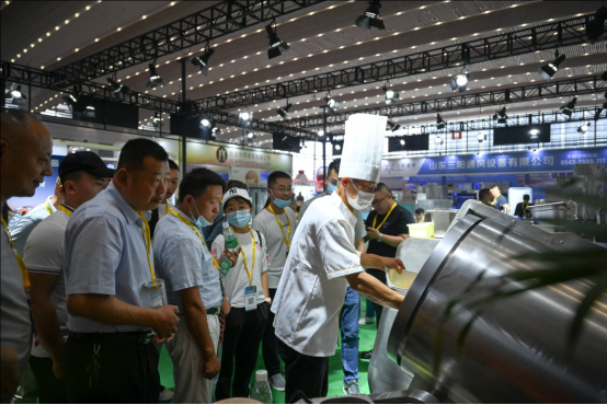 第22届西安酒店用品展精彩不断 行业手艺人技艺精湛引关注