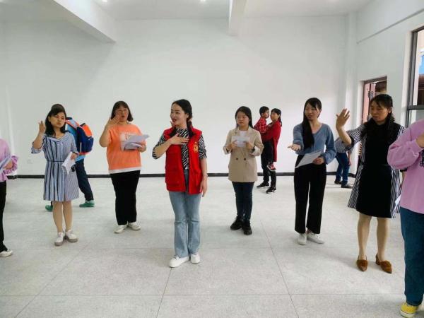 安徽省岳西县：文化志愿者开展助残活动