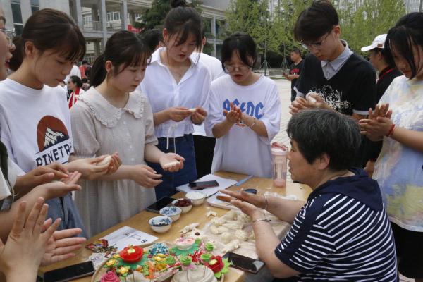 西安市非遗保护校园行走进陕西国防工业职业技术学院