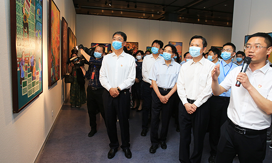 河南舞阳农民画展 展现“新时代 新农民 新画卷”