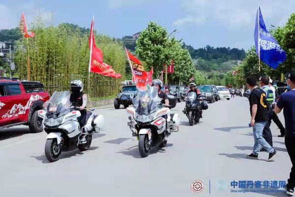 全国首个非遗自驾游在中国丹寨非遗周首日开拔