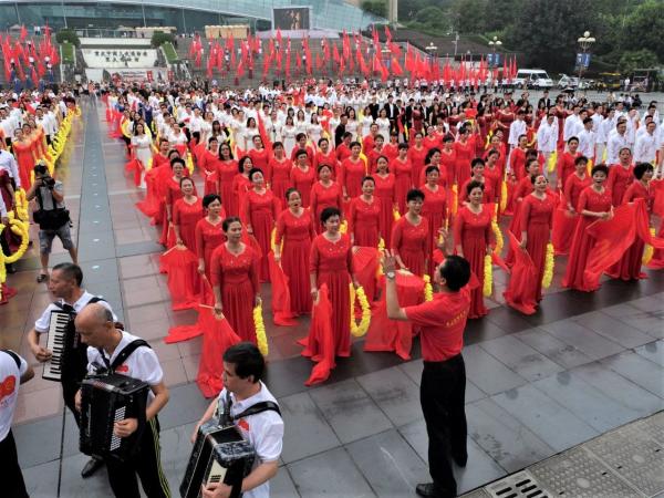 重庆万人同唱一首歌庆祝建党百年