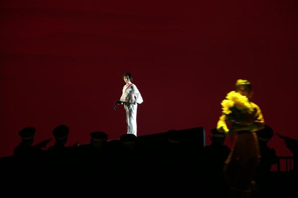 大型现代花鼓戏《战地黄花》首演 讲述毛泽建投身革命的感人故事