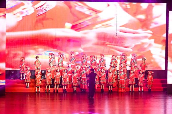 精彩！超3000人在上海保利大剧院唱响百年赞歌
