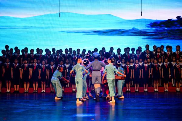 精彩！超3000人在上海保利大剧院唱响百年赞歌
