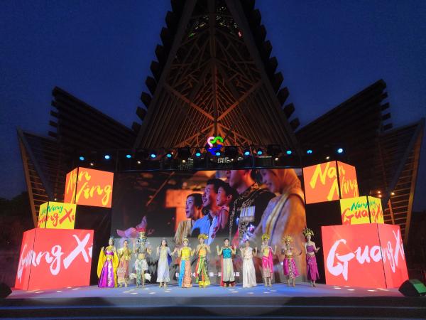 广西启动暑期文化旅游促消费活动，共开展文化旅游活动194个，优惠活动133项