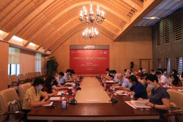 做好《中外人文交流年鉴》工作，讲好中国故事