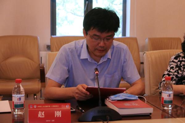 做好《中外人文交流年鉴》工作，讲好中国故事
