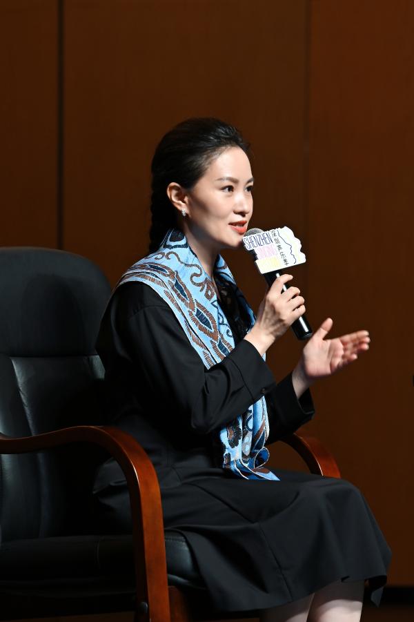 为音乐坚守、为时代放歌——访歌唱家雷佳