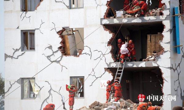 四川省开展抗震救灾综合演练