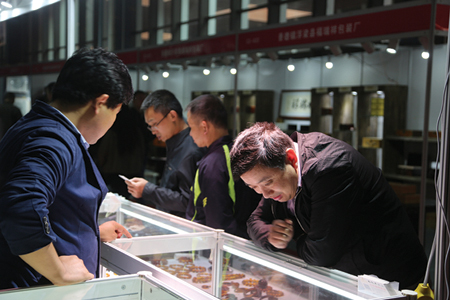 潘家园展会的“引进来”与“走出去”