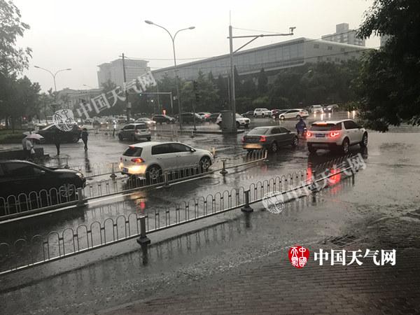 有人说夏季雨水偏爱晚高峰 靠谱吗？