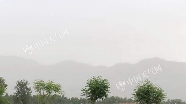 北京空气质量达6级严重污染级别 避免户外活动