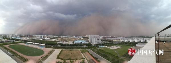内蒙古锡林浩特市大风沙尘突袭 场面犹如美国大片