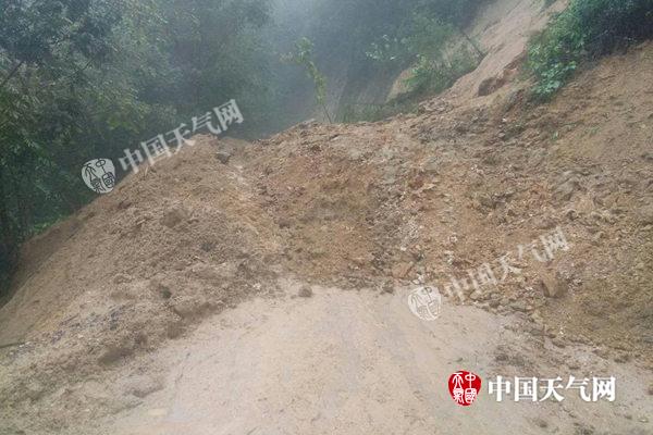 云南6月雨水偏多超5成局地现塌方 端午假期雨持续