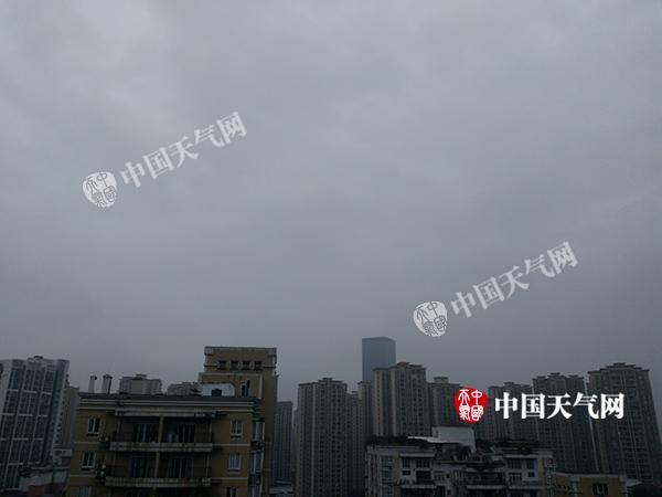 重庆遭遇大范围暴雨 嘉陵江流域或将明显涨水