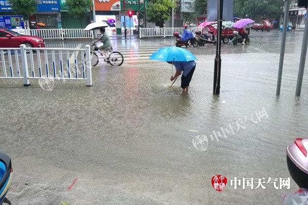 强降雨致广西内涝严重水位暴涨 今明天南宁等6市有暴雨