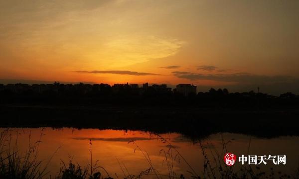 四川广安美丽黄昏 夕阳衬晚霞