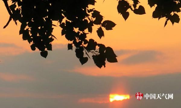 四川广安美丽黄昏 夕阳衬晚霞