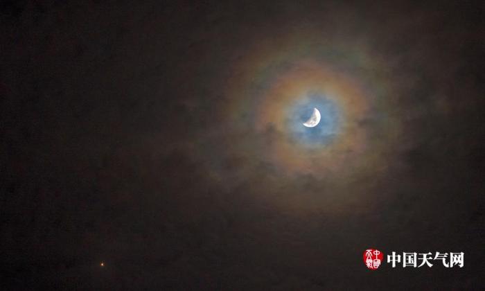 美！广西钦州“血月” 现身  扮靓夜空美景
