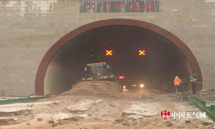 青海省大部迎强降水天气过程  省内多条公路交通受阻