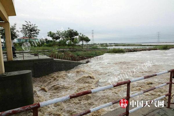 宁夏贺兰山百年一遇特大暴雨引发山洪 今仍有强降雨