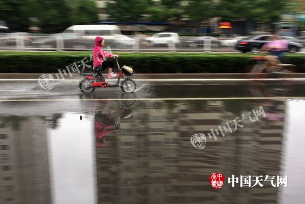 北京6区县突遭暴雨 为何局地降雨特别凶猛？