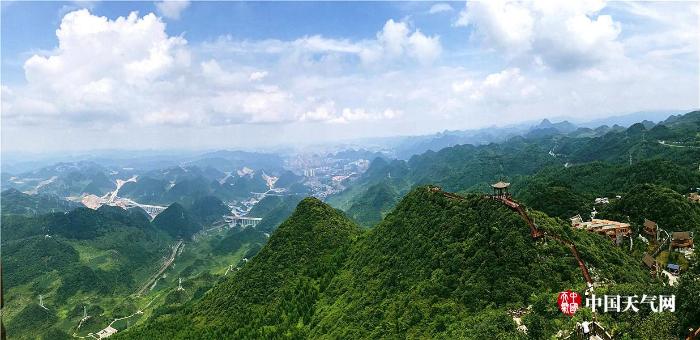 七月贵州旅游优惠助攻 游客纷至凉都梅花山避暑