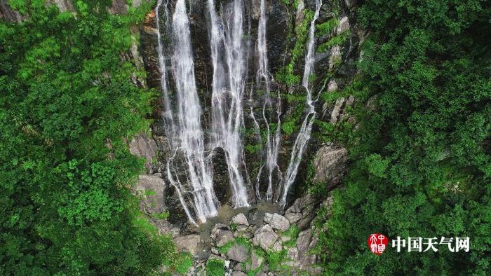 航拍江西庐山谷帘泉瀑布