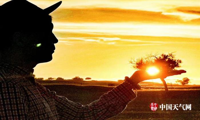 走进锡林郭勒大草原 邂逅一场草原落日