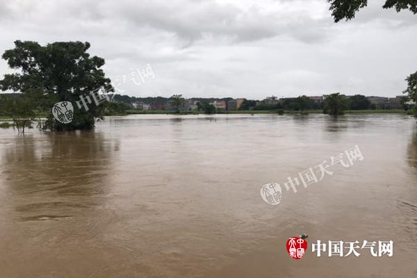 江西景德镇遭特大暴雨百余人被困 南昌等7市今仍有暴雨