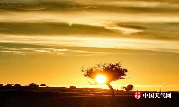 走进锡林郭勒大草原 邂逅一场草原落日