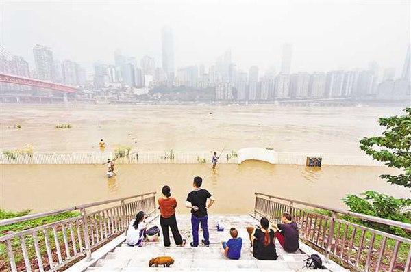 重庆迎今年首个洪峰过境 今明天部分地区持续有大到暴雨