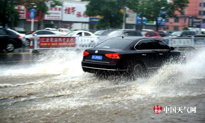 强降雨袭辽宁局地现暴雨 多地城市内涝严重