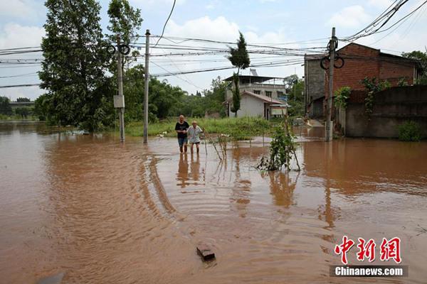 四川广西等强降雨持续 南方高温超长待机