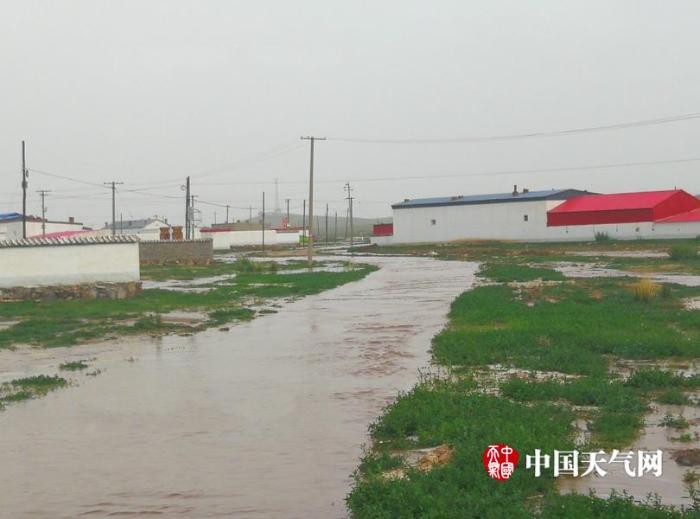 内蒙古乌拉特中旗短时强降水致道路农田受损