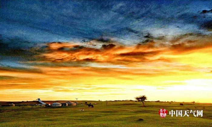 走进锡林郭勒大草原 邂逅一场草原落日