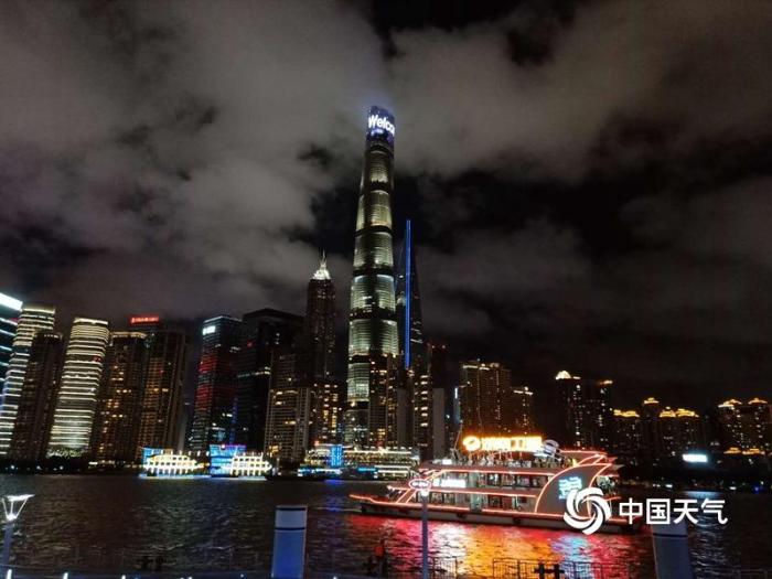 美爆了！台风过后 上海天空似震撼大片