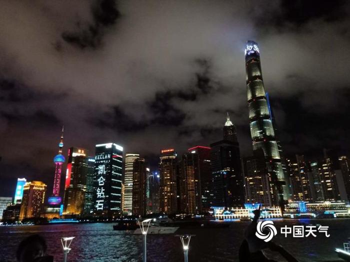 美爆了！台风过后 上海天空似震撼大片