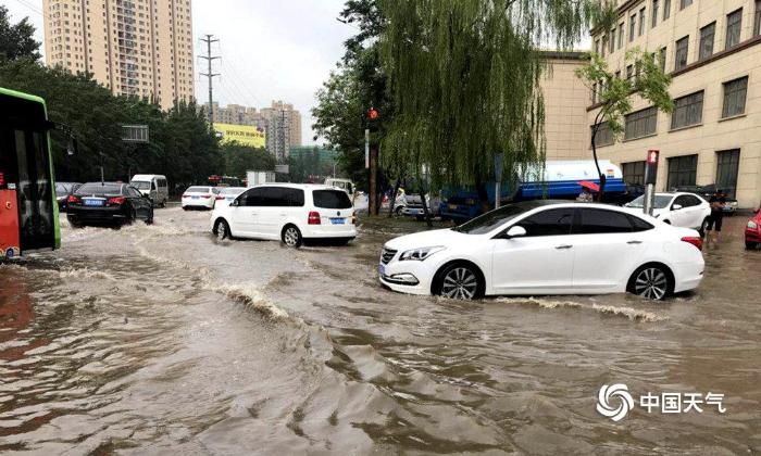 辽宁遇入汛最强降雨 多地街道成河