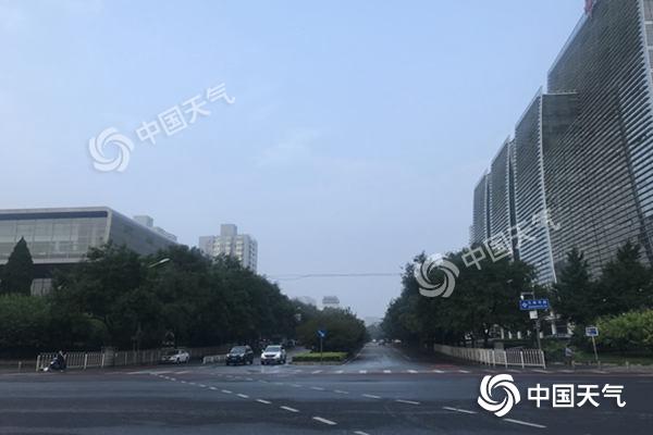 北京雨水频扰三警齐发 今天东南部局地仍有中到大雨
