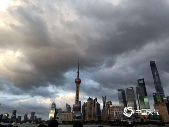 美爆了！台风过后 上海天空似震撼大片