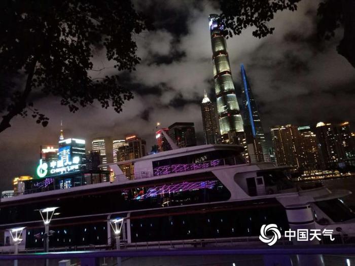 美爆了！台风过后 上海天空似震撼大片