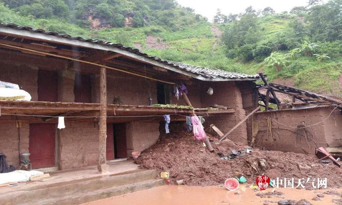 强降雨袭云南 丽江昭通出现山体滑坡泥石流灾害