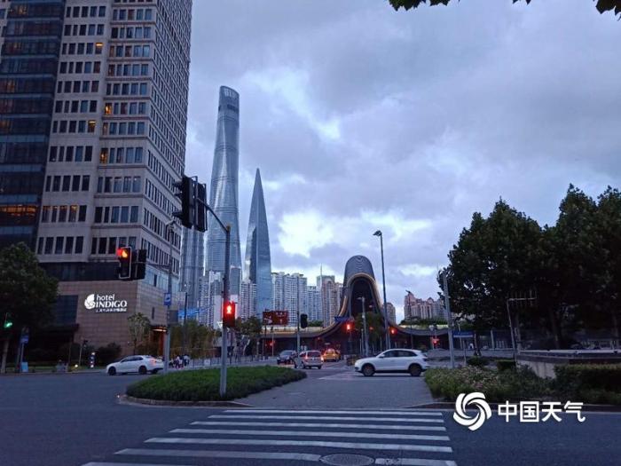 美爆了！台风过后 上海天空似震撼大片