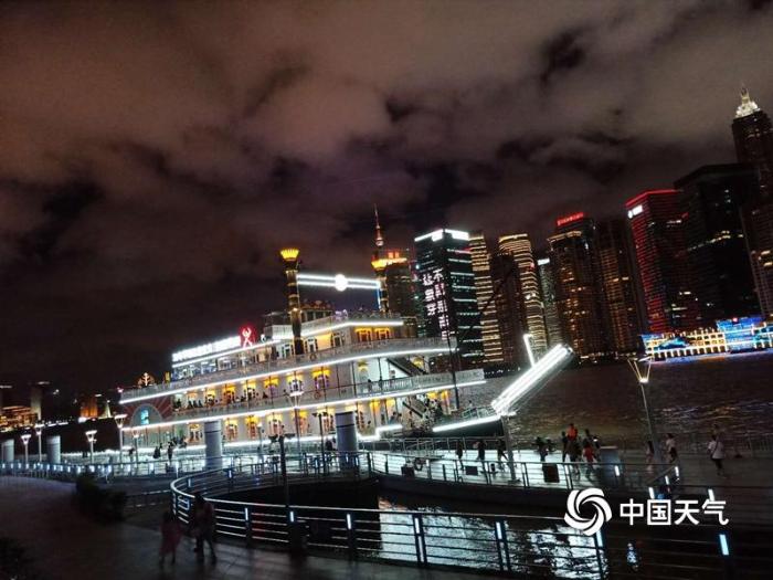 美爆了！台风过后 上海天空似震撼大片