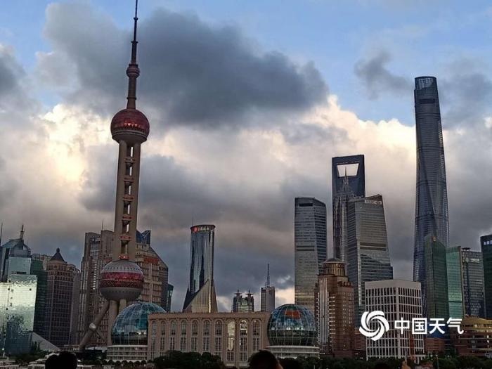 美爆了！台风过后 上海天空似震撼大片