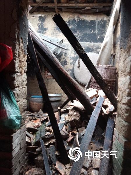 “百里嘉”影响广东 湛江吴川市一房屋倒塌