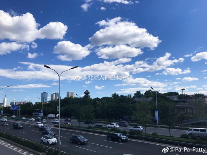北京蓝天白云霸屏 清新如画